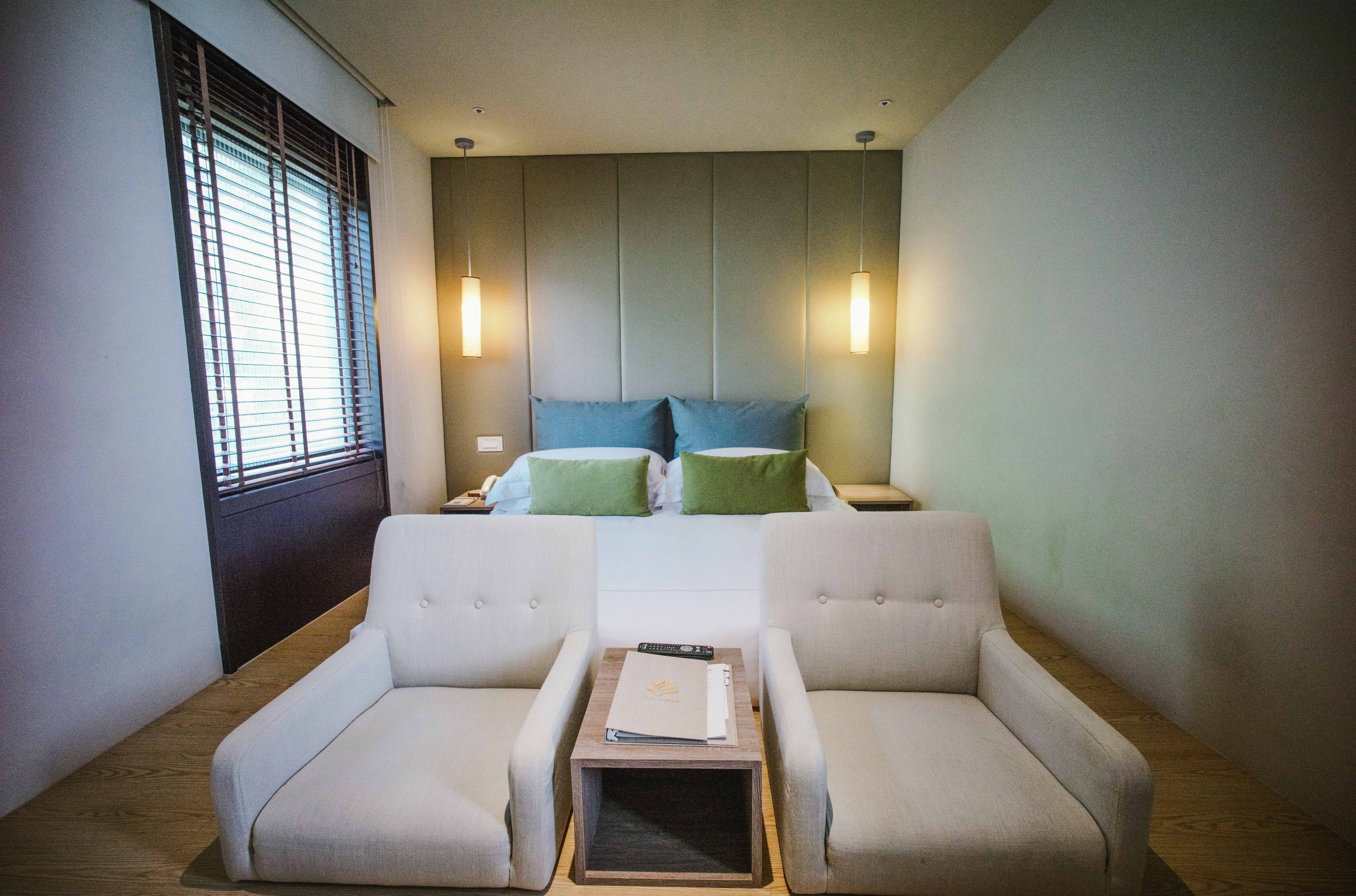 北投溫泉飯店推薦｜北投大地酒店快閃優惠，全台最美溫泉圖書館住宿，平日升等套房、贈1～2位兒童，指定月份平假日均一價