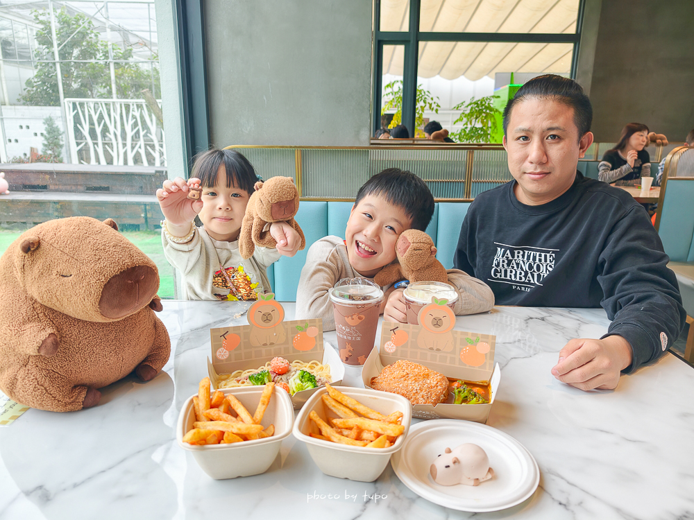 宜蘭雨天親子景點｜2026 蘭陽動植物王國攻略，最新茶杯豬互動，超過 20 種動物互動餵食、動物老師解說＋門票一次整理