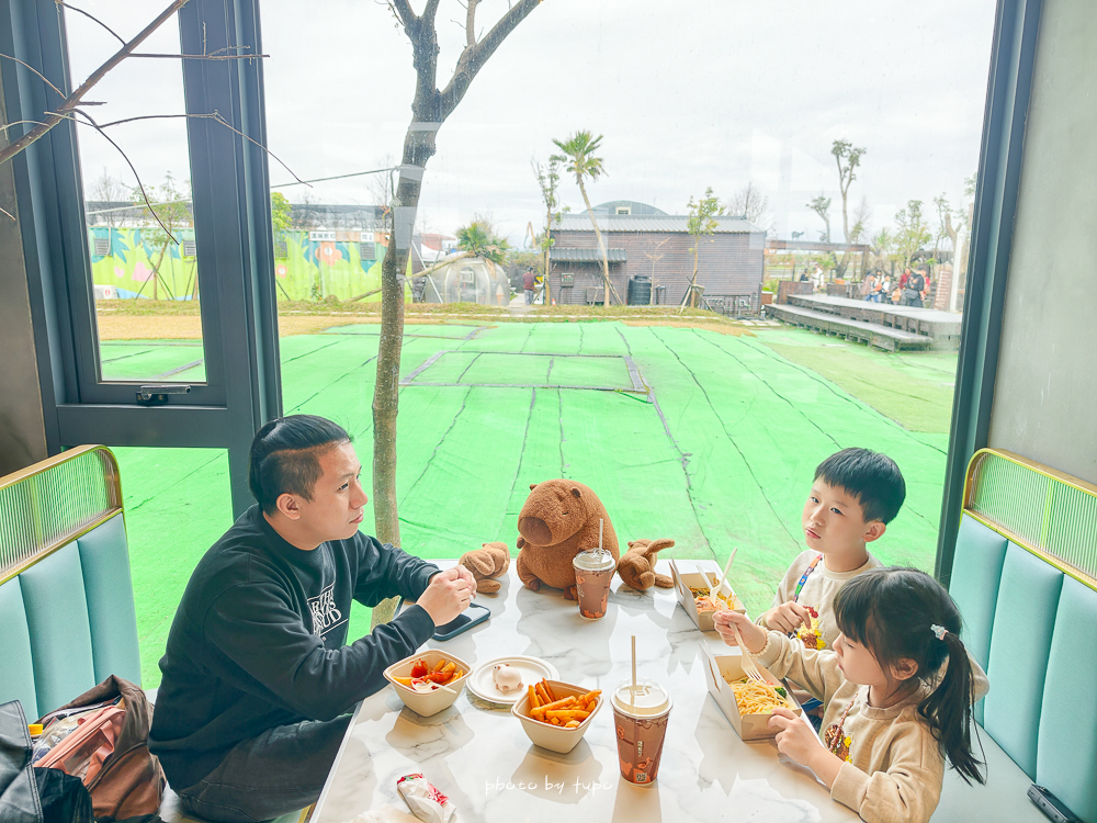 宜蘭雨天親子景點｜2026 蘭陽動植物王國攻略，最新茶杯豬互動，超過 20 種動物互動餵食、動物老師解說＋門票一次整理