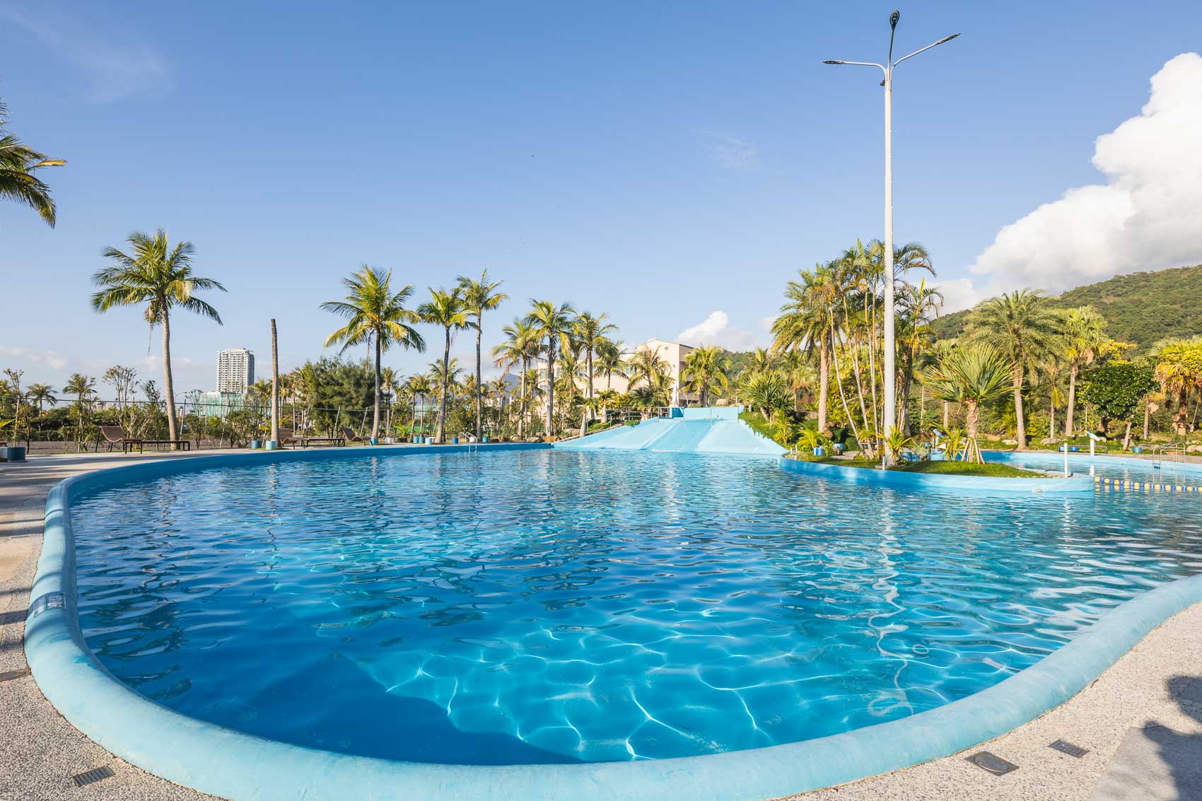 頭城海景第一排海景｜飯店快閃優惠宜蘭凱渡廣場酒店｜，純海水泳池＋飄飄河，贈1000餐飲抵用券、免費兒童一位入住