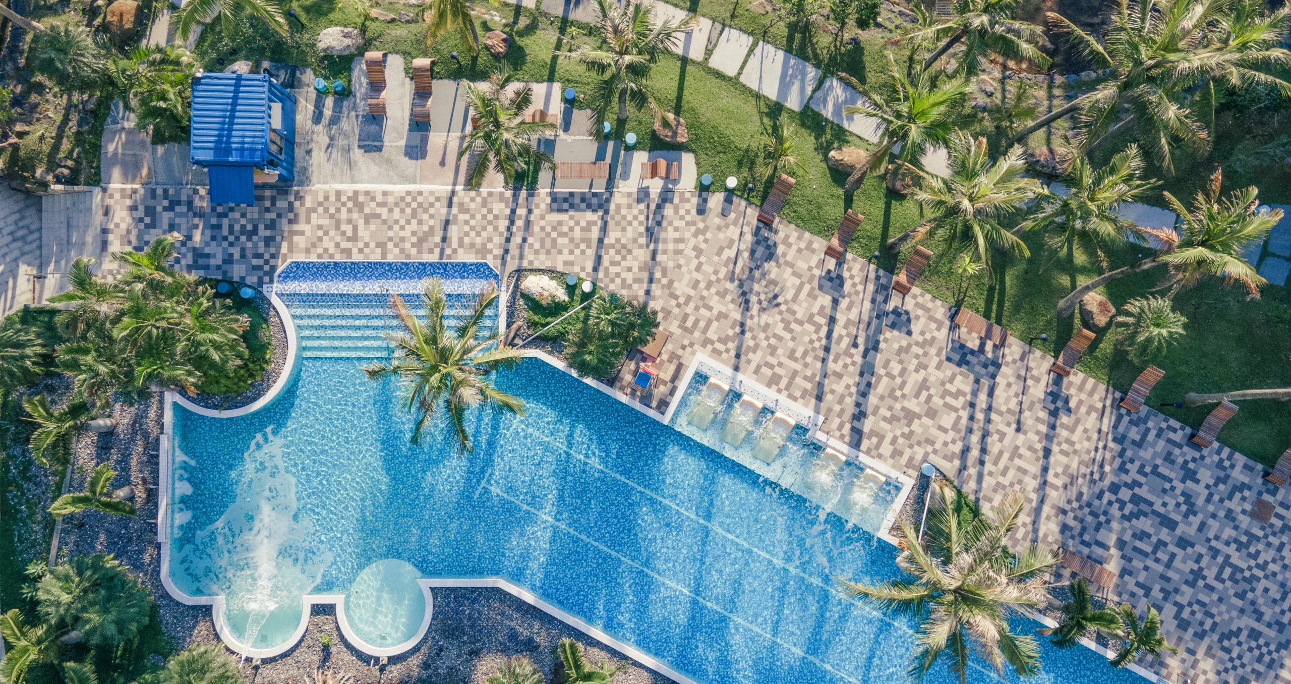 頭城海景第一排海景｜飯店快閃優惠宜蘭凱渡廣場酒店｜，純海水泳池＋飄飄河，贈1000餐飲抵用券、免費兒童一位入住