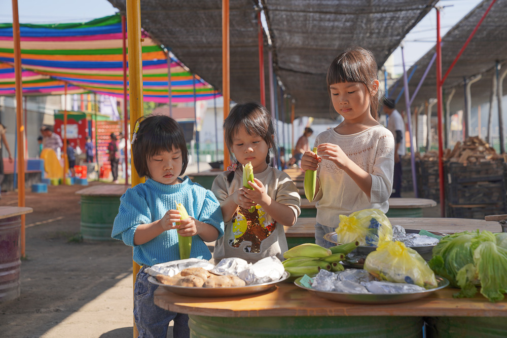 2026彰化親子景點｜樂採果溫室農場開園！必吃控窯烤雞烤地瓜，農夫體驗挖地瓜採草莓、10項設施必玩！