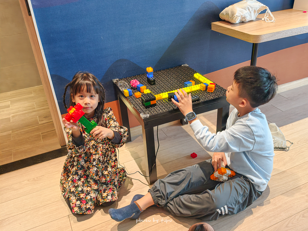 嘉義親子住宿｜嘉義棒棒積木飯店親子館與本館差在哪？親身入住評比＋早餐、遊戲區開箱