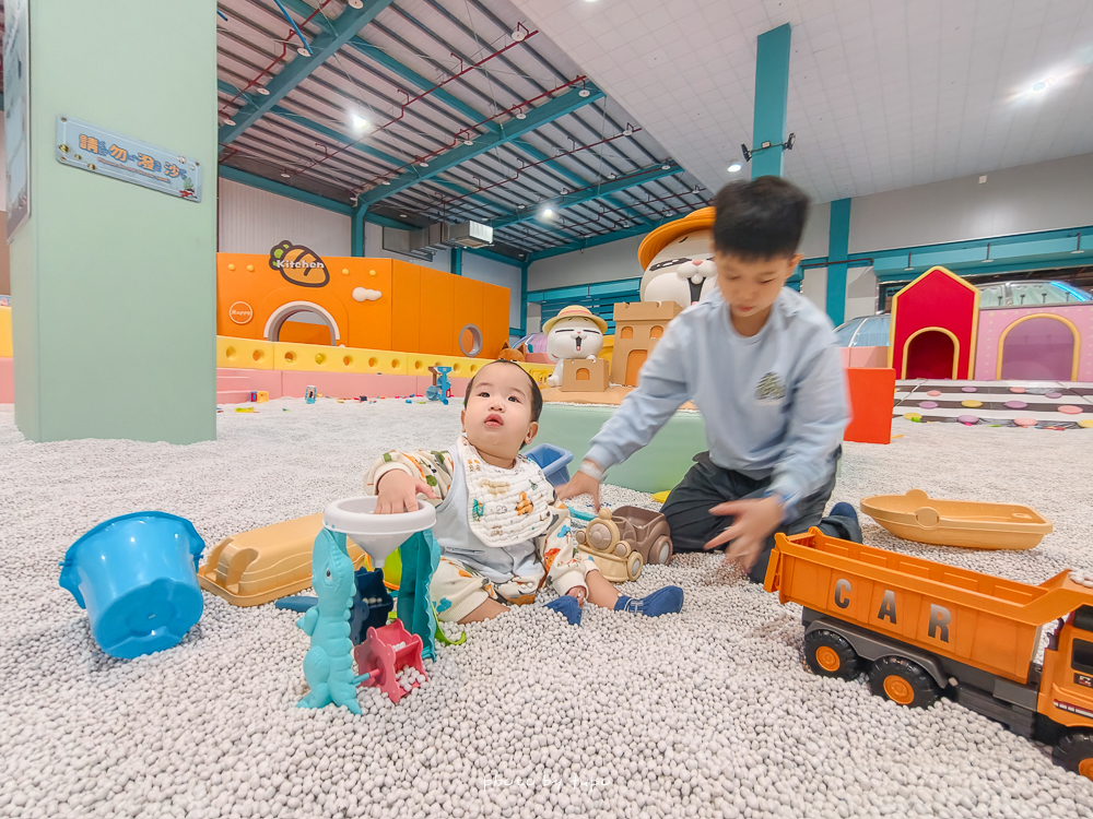 嘉義親子住宿｜嘉義棒棒積木飯店親子館與本館差在哪？親身入住評比＋早餐、遊戲區開箱