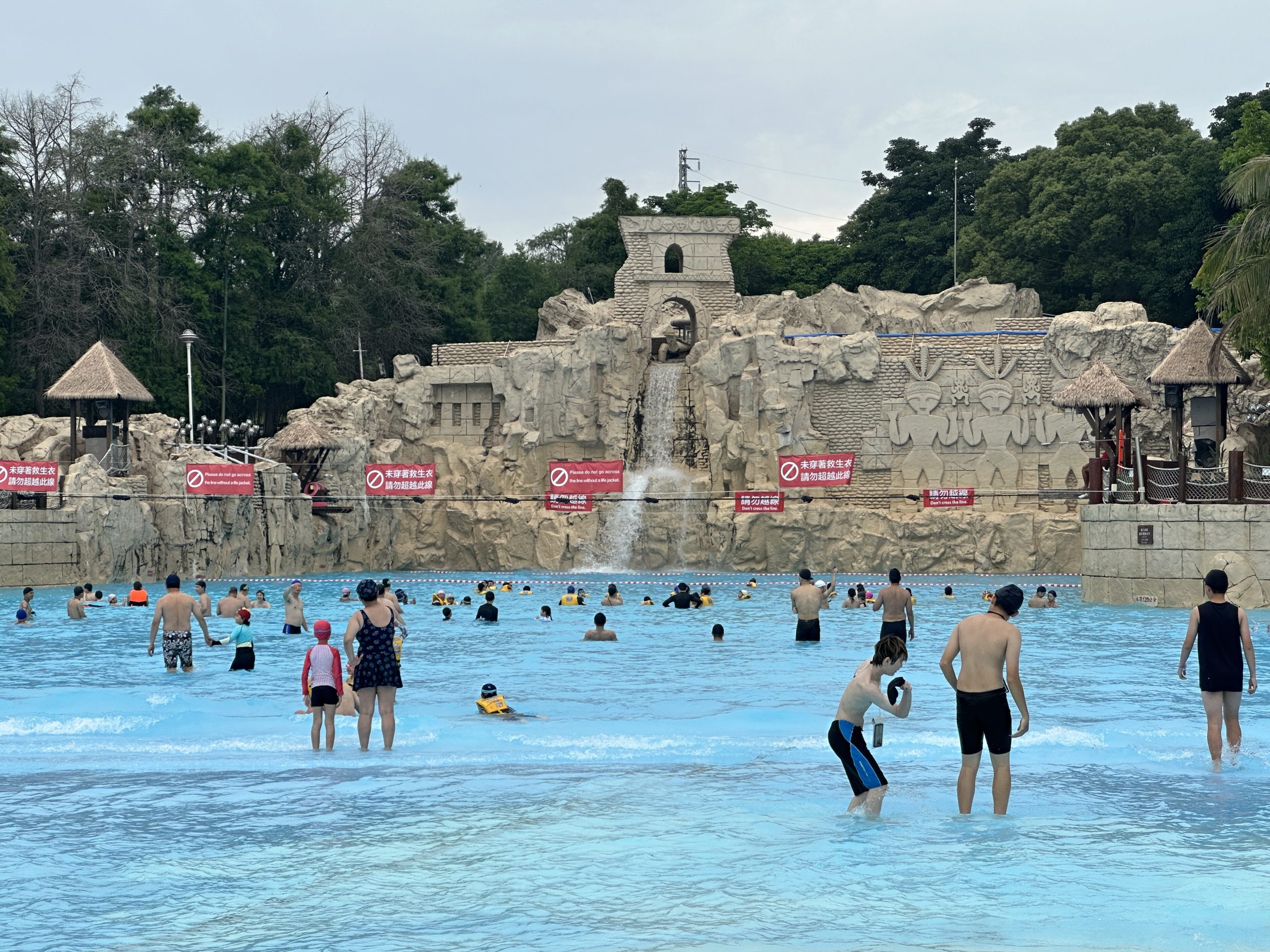 2026台中麗寶樂園住宿團購「台中麗寶 T11 T12 Hotel」2大1小雙日樂園門票住宿專案，CP值大爆棚 @小腹婆大世界