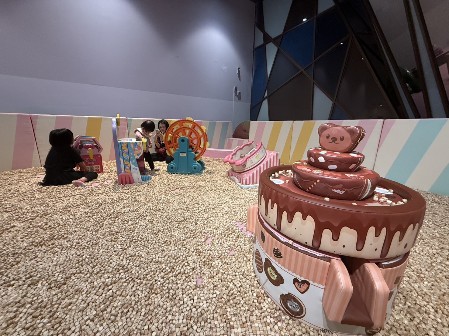 台南親子飯店團購「夏都城旅安平館」超狂2xxx就可以入住，暢遊200坪親子遊戲區、游泳池