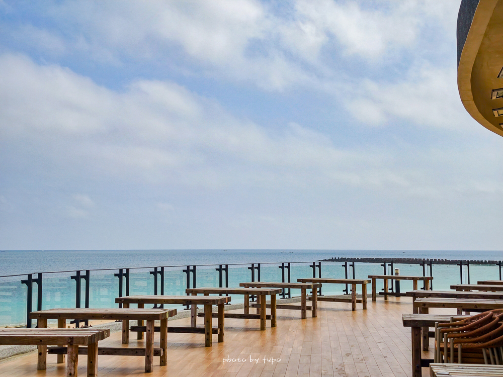 澎湖咖啡廳推薦｜笑ㄟ咖啡澎湖店，隘門沙灘海景第一排，空ㄟ農場最新場域、窯烤披薩必吃、菜單價位