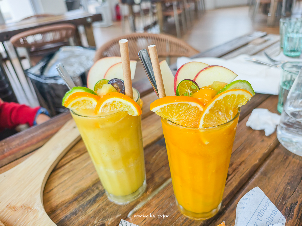 澎湖咖啡廳推薦｜笑ㄟ咖啡澎湖店，隘門沙灘海景第一排，空ㄟ農場最新場域、窯烤披薩必吃、菜單價位