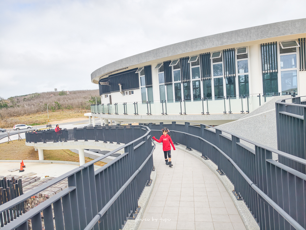 澎湖咖啡廳推薦｜笑ㄟ咖啡澎湖店，隘門沙灘海景第一排，空ㄟ農場最新場域、窯烤披薩必吃、菜單價位