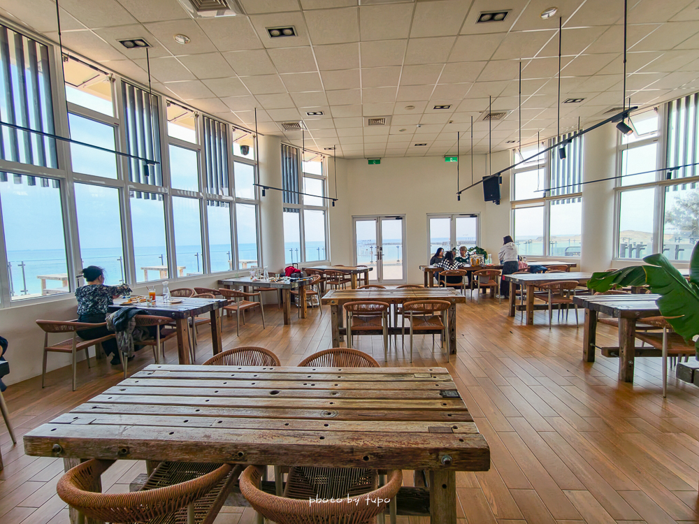 澎湖咖啡廳推薦｜笑ㄟ咖啡澎湖店，隘門沙灘海景第一排，空ㄟ農場最新場域、窯烤披薩必吃、菜單價位