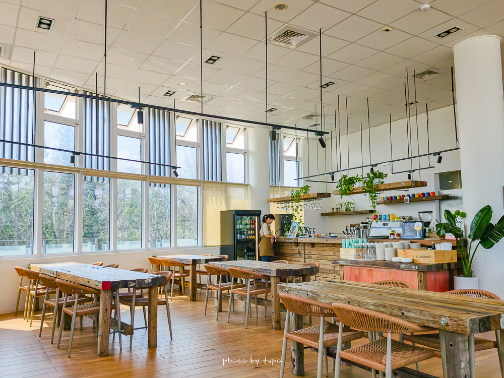 澎湖咖啡廳推薦｜笑ㄟ咖啡澎湖店，隘門沙灘海景第一排，空ㄟ農場最新場域、窯烤披薩必吃、菜單價位