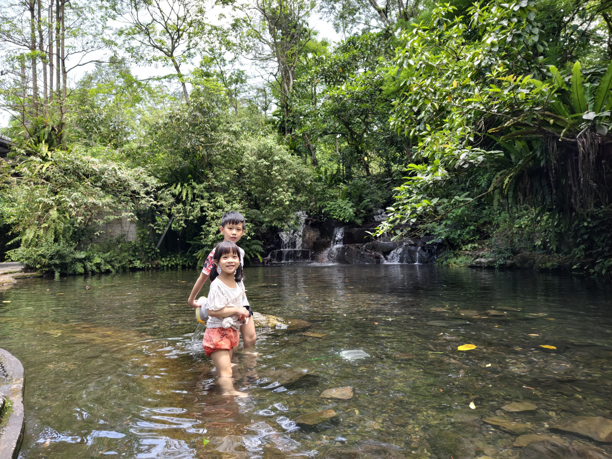 宜蘭螢火蟲住宿推薦｜三富休閒農場團購優惠，一年效期住宿券＋夜間導覽撈魚撈蝦這樣玩！ @小腹婆大世界