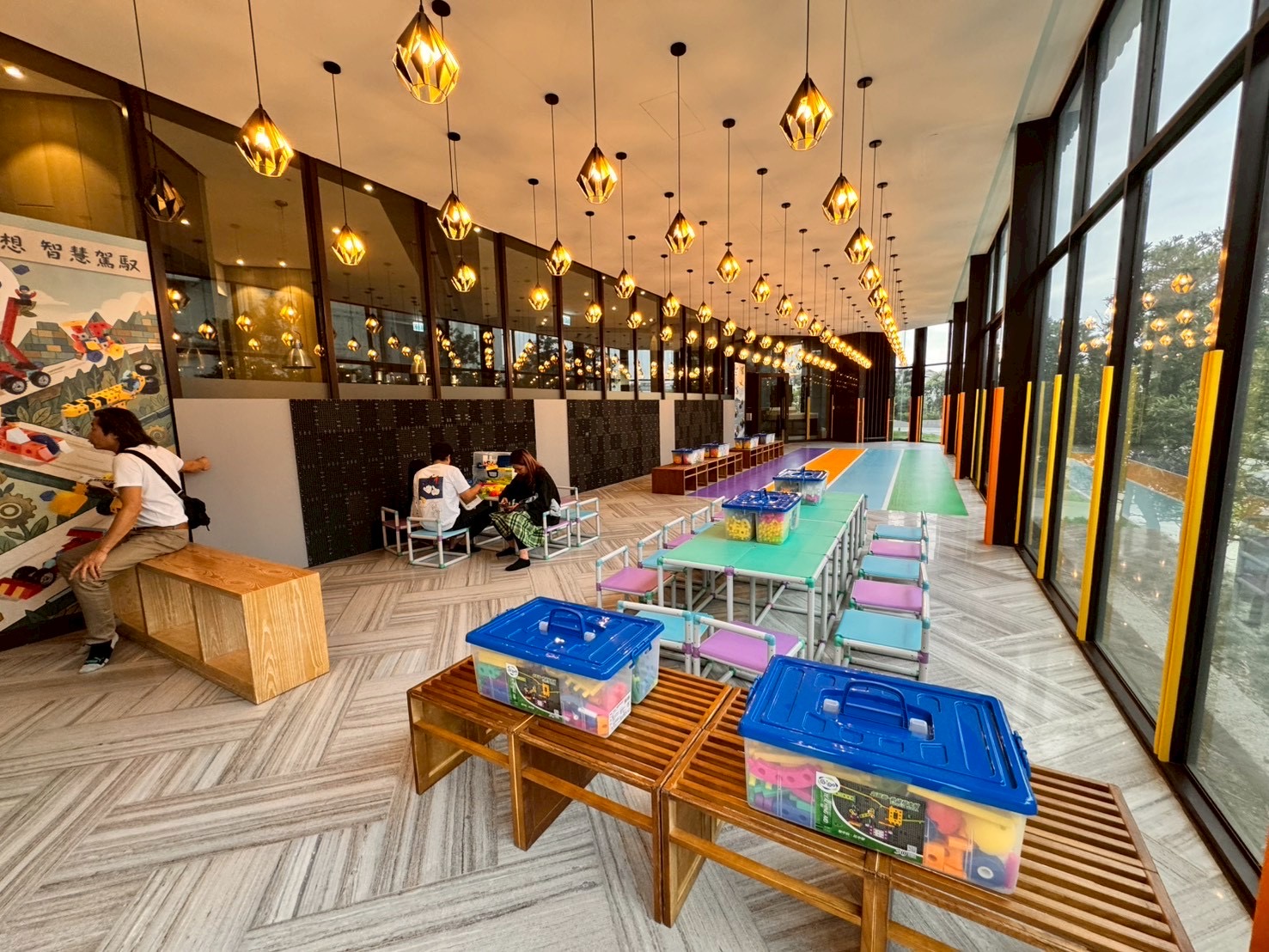 宜蘭親子飯店｜村却國際溫泉酒店，百萬夜景飯店、早午餐可以到12:30、親子遊戲室、房間就可以泡湯、星空酒吧浪漫一夏