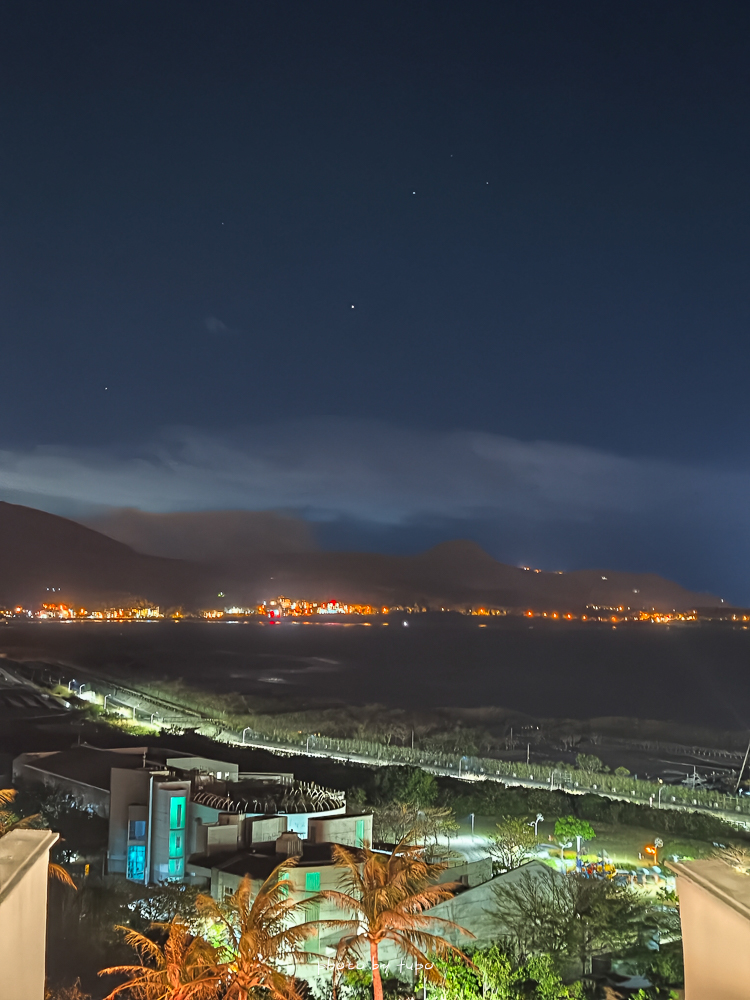 墾丁海景飯店推薦｜風華渡假酒店墾丁館：無邊際泳池＋山海景第一排，早餐吃到13:30超狂