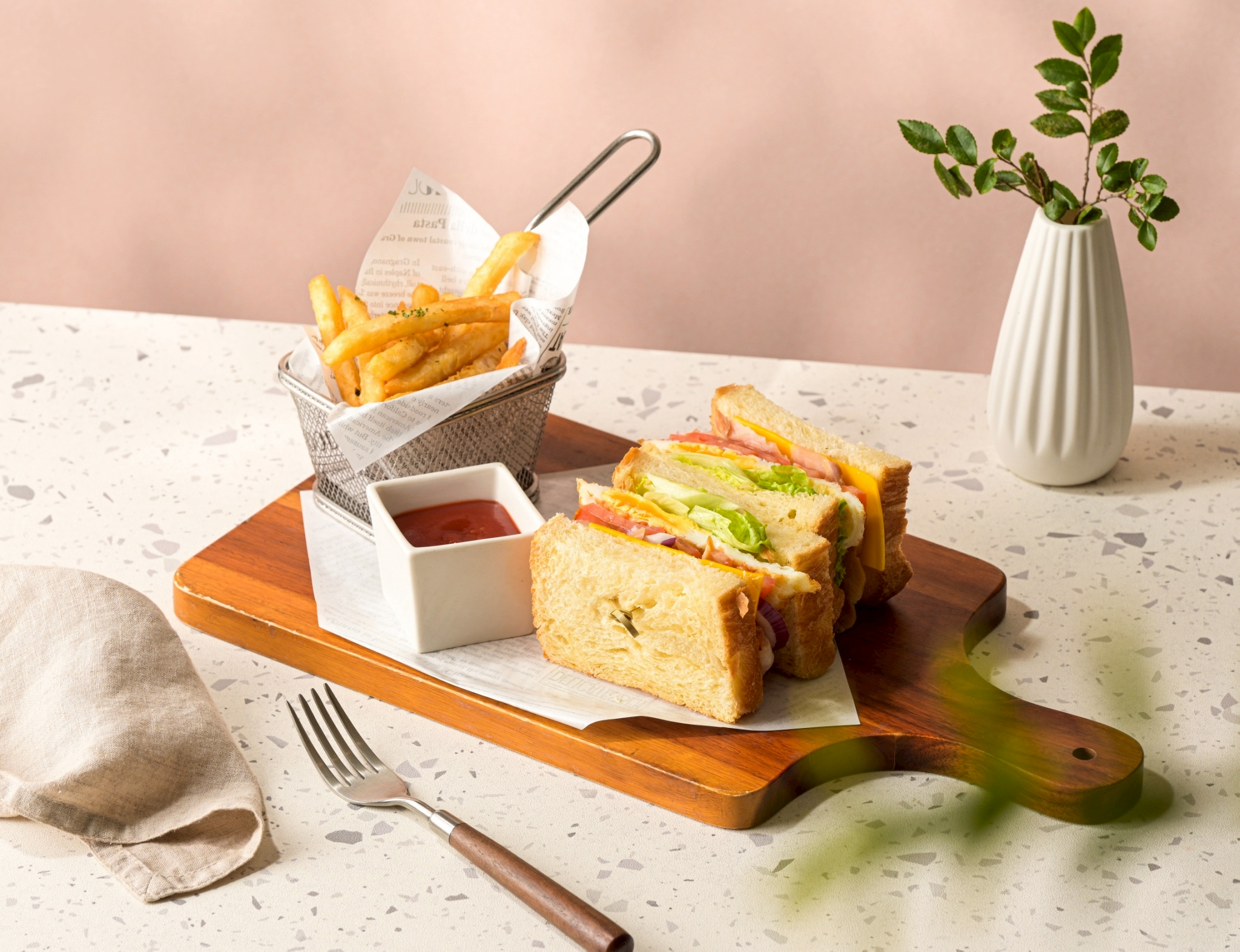 台南親子飯店推薦｜和逸飯店台南西門館暑假優惠，全台唯一卡通主題飯店，玩沙玩水、小火車、電動車、室內遊戲區一次滿足