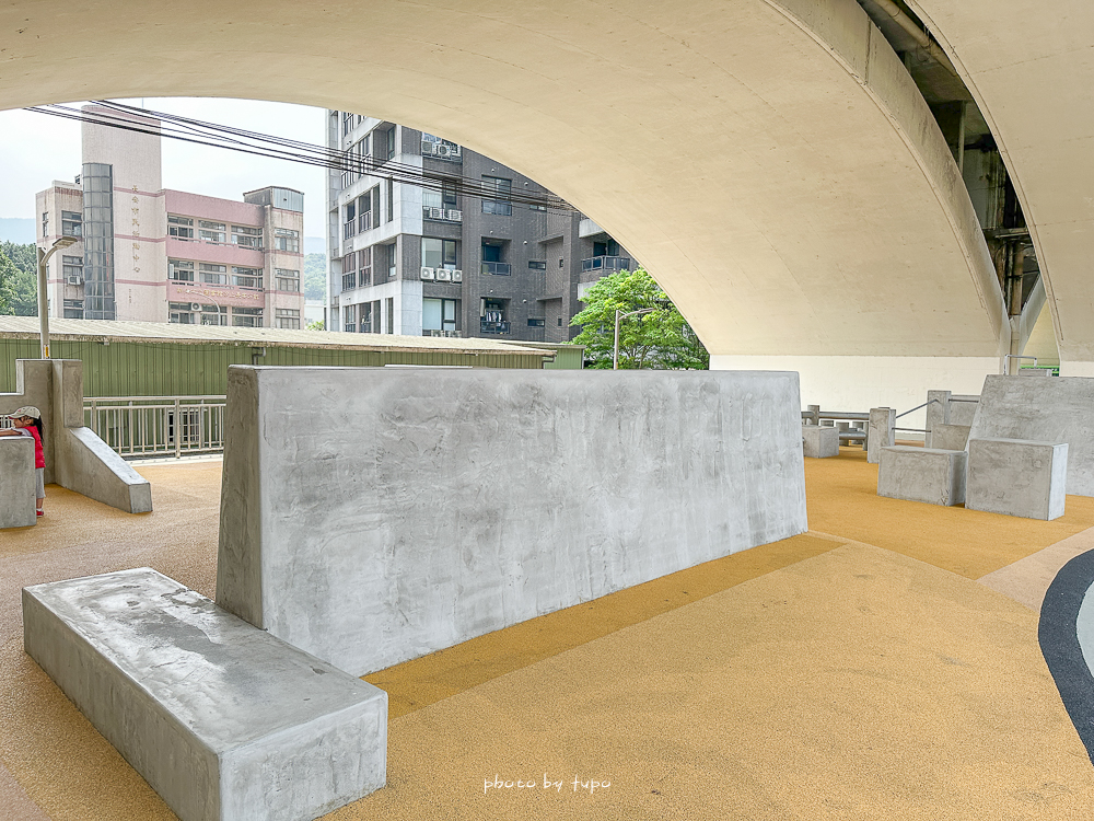 汐止雨天備案景點｜汐止長安橋下公園遊戲區開放！不怕下雨也不怕太陽，七大遊戲區一次玩