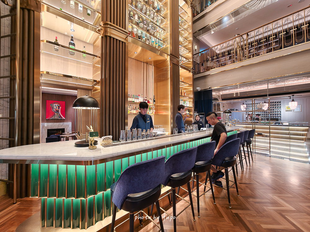 台中住宿推薦2026|最強黑馬奢華飯店!OKU Hotel Taichung歐酷酒店,米其林指南推薦、三層樓高室內酒塔、冠軍調酒師酒吧,近台中車站 台中住宿推薦2026|最強黑馬奢華飯店!OKU Hotel Taichung歐酷酒店,米其林指南推薦、三層樓高室內酒塔、冠軍調酒師酒吧,近台中車站