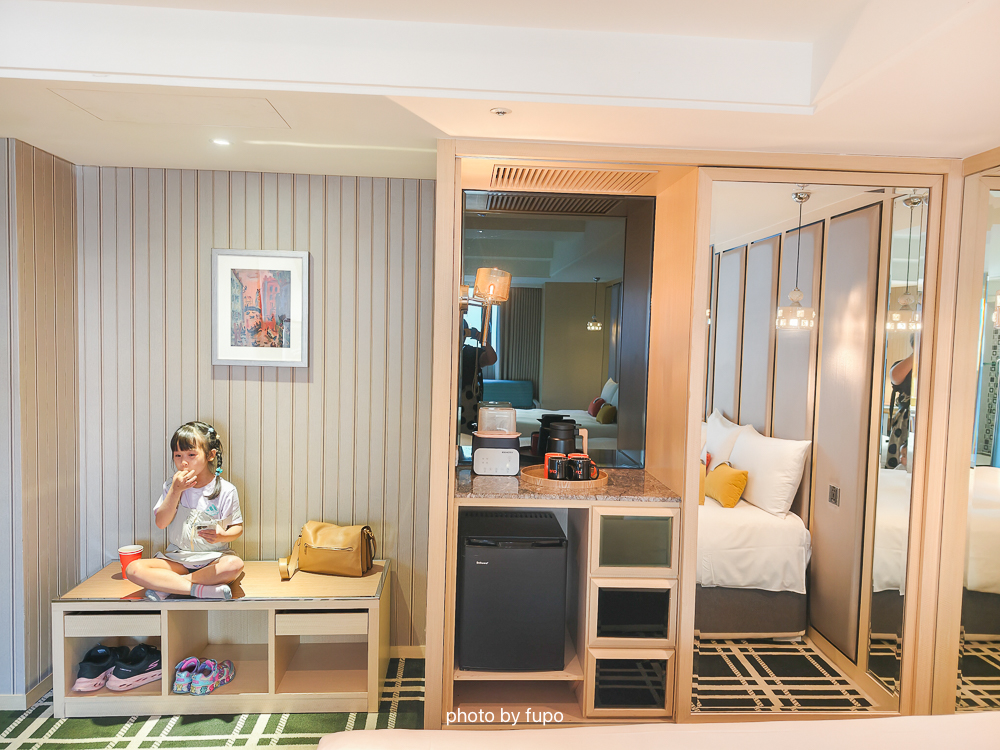 台中住宿推薦2026｜悅樂旅店台中文心OLAH，超大交誼廳．20種宵夜泡麵吃到飽．近崇德文心捷運｜小腹婆團購優惠