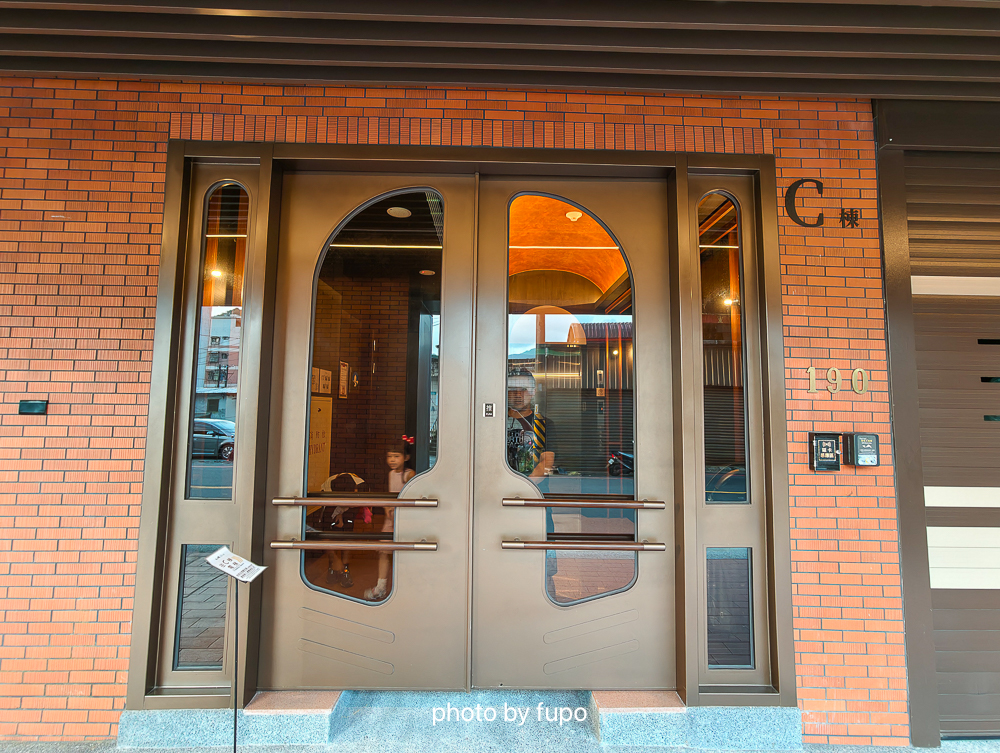 瑞芳住宿推薦2026｜芳印鐵旅Fun inn，最新鐵道主題飯店，房內看火車，走路就到瑞芳火車站，近九份金瓜石猴硐