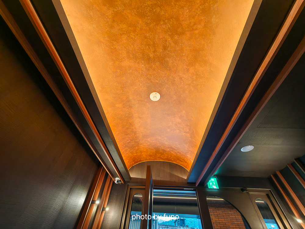 瑞芳住宿推薦2026｜芳印鐵旅Fun inn，最新鐵道主題飯店，房內看火車，走路就到瑞芳火車站，近九份金瓜石猴硐