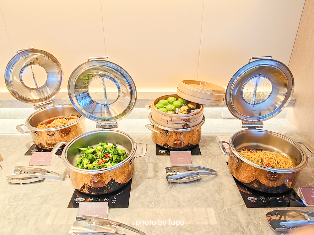 2026台北住宿推薦｜台北漢來大飯店實住開箱，無邊際泳池．25F貴賓軒行政酒廊吃到飽．島語自助餐．南港展覽館旁｜小腹婆團購優惠