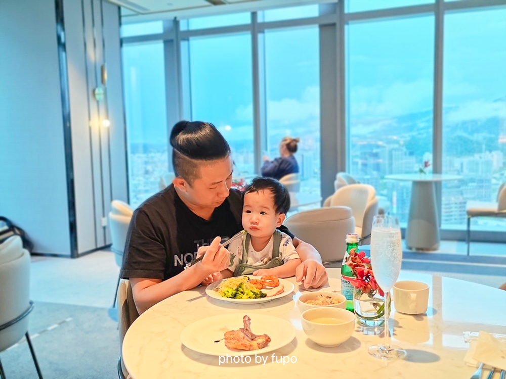 2026台北住宿推薦｜台北漢來大飯店實住開箱，無邊際泳池．25F貴賓軒行政酒廊吃到飽．島語自助餐．南港展覽館旁｜小腹婆團購優惠