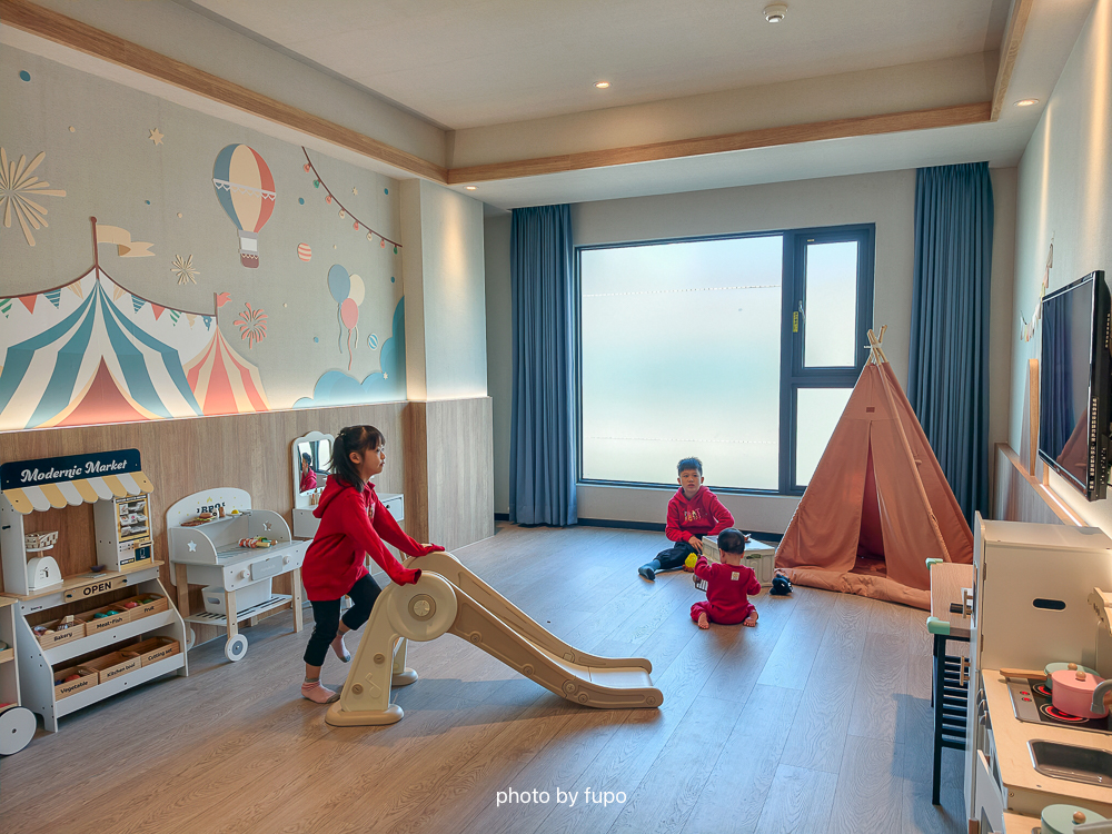 嘉義住宿推薦2026｜嘉義里亞行旅Liyaou Hotel，房間就是遊戲區．玩具租借回房．近嘉義火車站｜小腹婆團購優惠