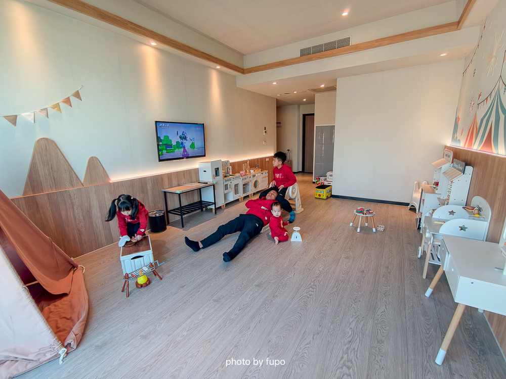 嘉義住宿推薦2026｜嘉義里亞行旅Liyaou Hotel，房間就是遊戲區．玩具租借回房．近嘉義火車站｜小腹婆團購優惠