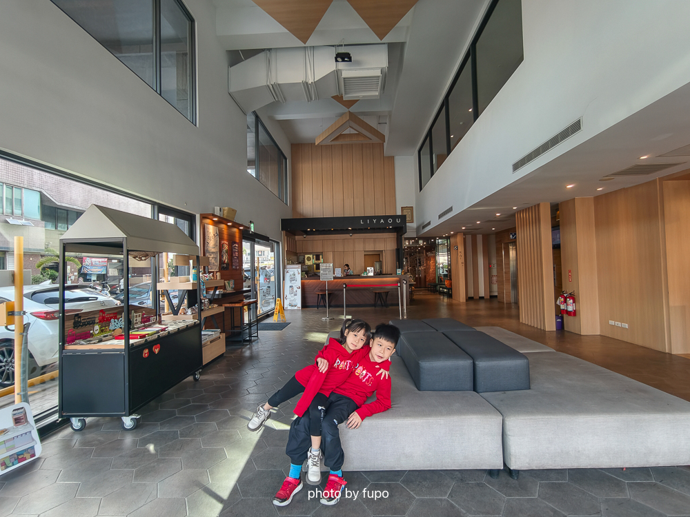 嘉義住宿推薦2026｜嘉義里亞行旅Liyaou Hotel，房間就是遊戲區．玩具租借回房．近嘉義火車站｜小腹婆團購優惠