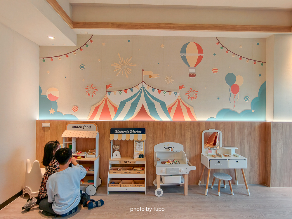 嘉義住宿推薦2026｜嘉義里亞行旅Liyaou Hotel，房間就是遊戲區．玩具租借回房．近嘉義火車站｜小腹婆團購優惠