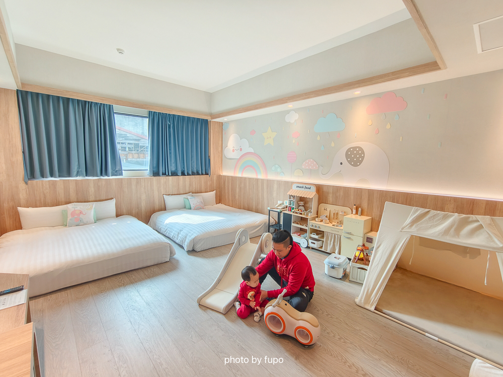 嘉義住宿推薦2026｜嘉義里亞行旅Liyaou Hotel，房間就是遊戲區．玩具租借回房．近嘉義火車站｜小腹婆團購優惠