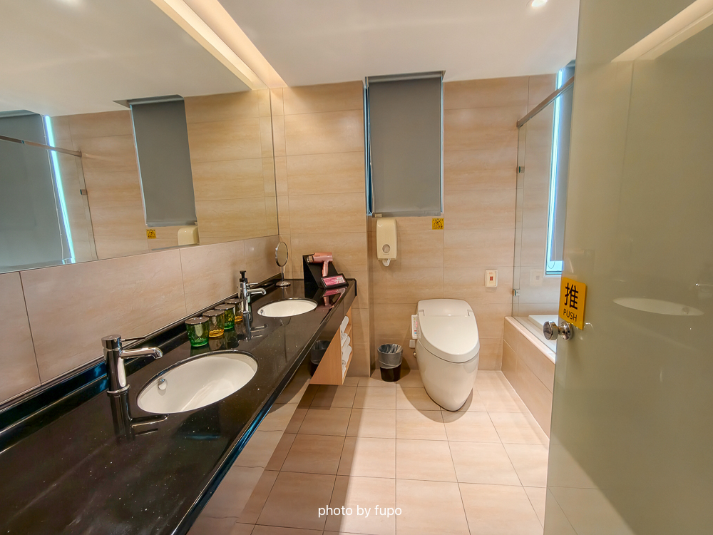 嘉義住宿推薦2026｜嘉義里亞行旅Liyaou Hotel，房間就是遊戲區．玩具租借回房．近嘉義火車站｜小腹婆團購優惠