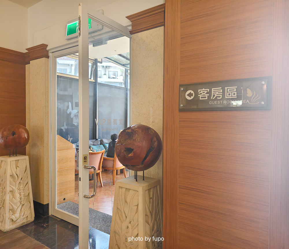 2026 台東池上住宿推薦｜日暉國際渡假村實住開箱，台東最大南洋風渡假村、Villa 房間開門就是獨享泳池、小腹婆團購優惠