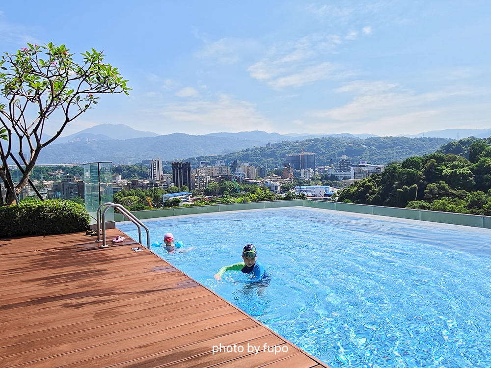 台北士林萬麗酒店住宿心得｜森林系山景無邊際泳池、房型早餐與優缺點，附近景點一次看
