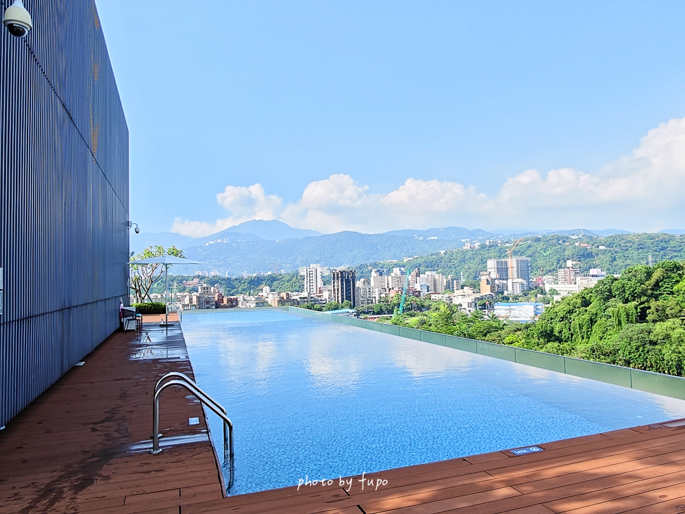 台北士林萬麗酒店住宿心得｜森林系山景無邊際泳池、房型早餐與優缺點，附近景點一次看
