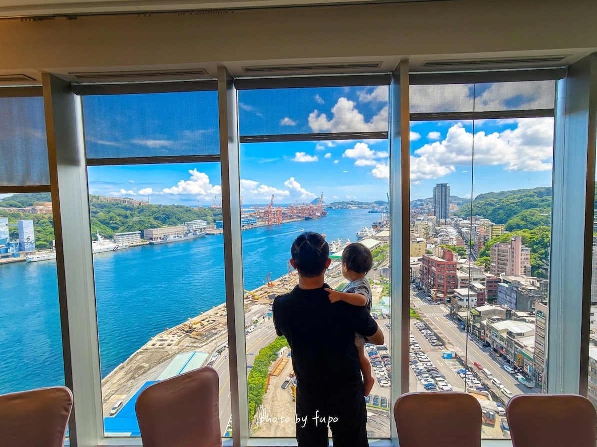 2026 基隆親子住宿推薦|基隆長榮桂冠酒店,走路就可以到廟口,竟然在房間裡看到郵輪!溫水泳池、親子遊戲區 2026 基隆親子住宿推薦|基隆長榮桂冠酒店,走路就可以到廟口,竟然在房間裡看到郵輪!溫水泳池、親子遊戲區