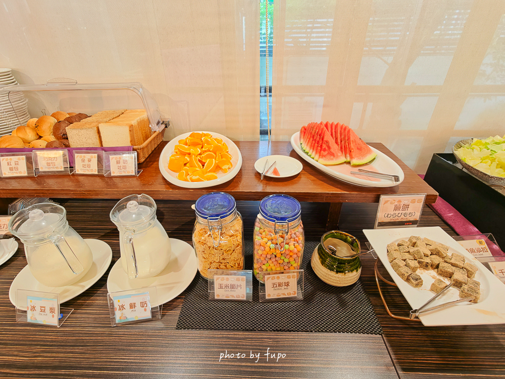 礁溪中冠礁溪大飯店｜礁溪超狂玩水飯店，飯店就有全宜蘭最強星河傳說水世界、五層樓 360 度滑水道，走路直達湯圍溝公園