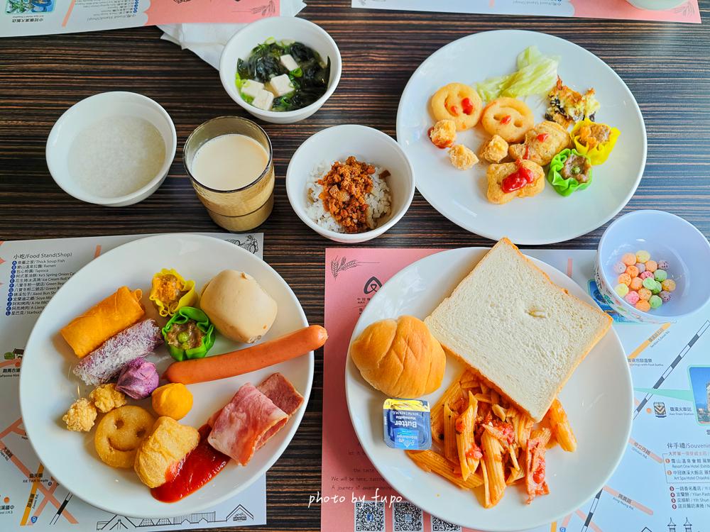 礁溪中冠礁溪大飯店｜礁溪超狂玩水飯店，飯店就有全宜蘭最強星河傳說水世界、五層樓 360 度滑水道，走路直達湯圍溝公園