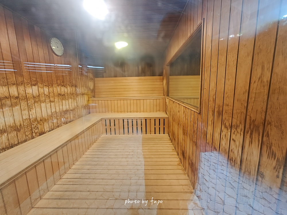 礁溪中冠礁溪大飯店｜礁溪超狂玩水飯店，飯店就有全宜蘭最強星河傳說水世界、五層樓 360 度滑水道，走路直達湯圍溝公園