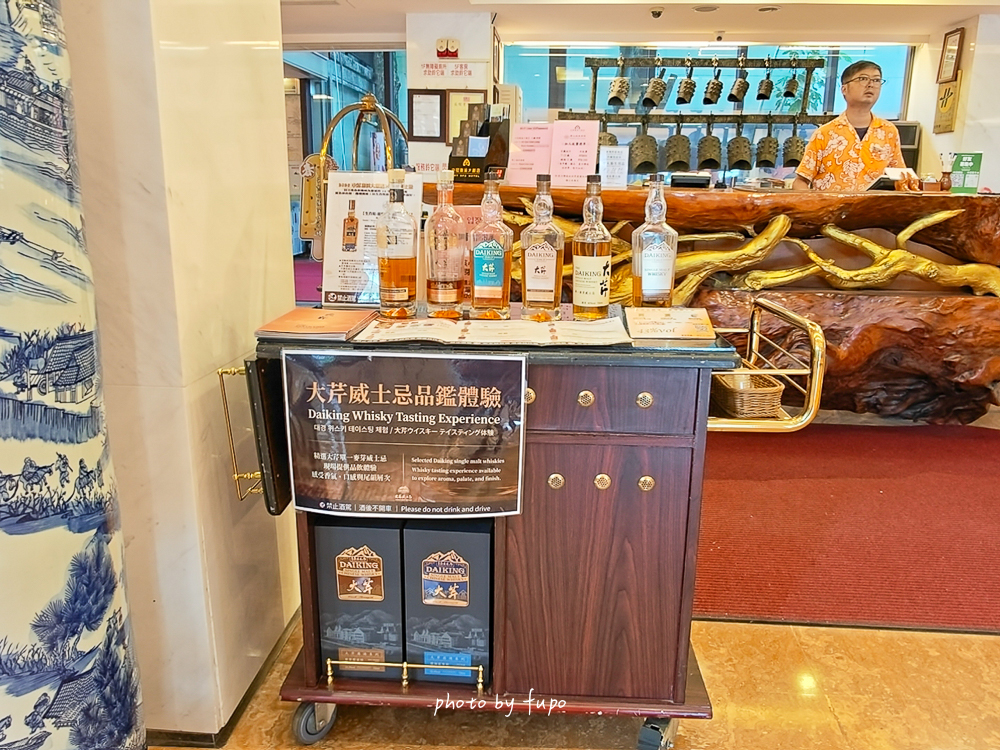 礁溪中冠礁溪大飯店｜礁溪超狂玩水飯店，飯店就有全宜蘭最強星河傳說水世界、五層樓 360 度滑水道，走路直達湯圍溝公園