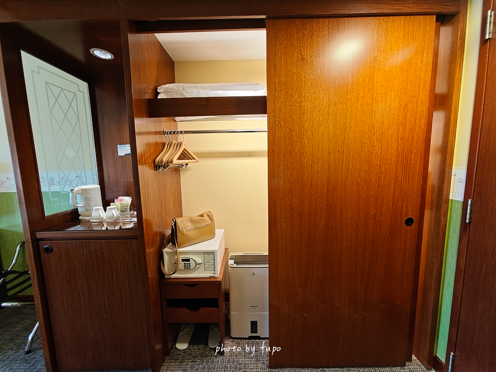 2026 基隆親子住宿推薦｜基隆長榮桂冠酒店，走路就可以到廟口，竟然在房間裡看到郵輪！溫水泳池、親子遊戲區