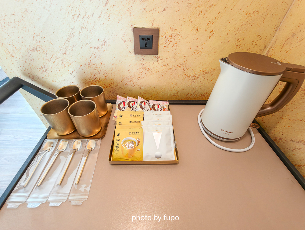瑞芳住宿推薦2026｜芳印鐵旅Fun inn，最新鐵道主題飯店，房內看火車，走路就到瑞芳火車站，近九份金瓜石猴硐
