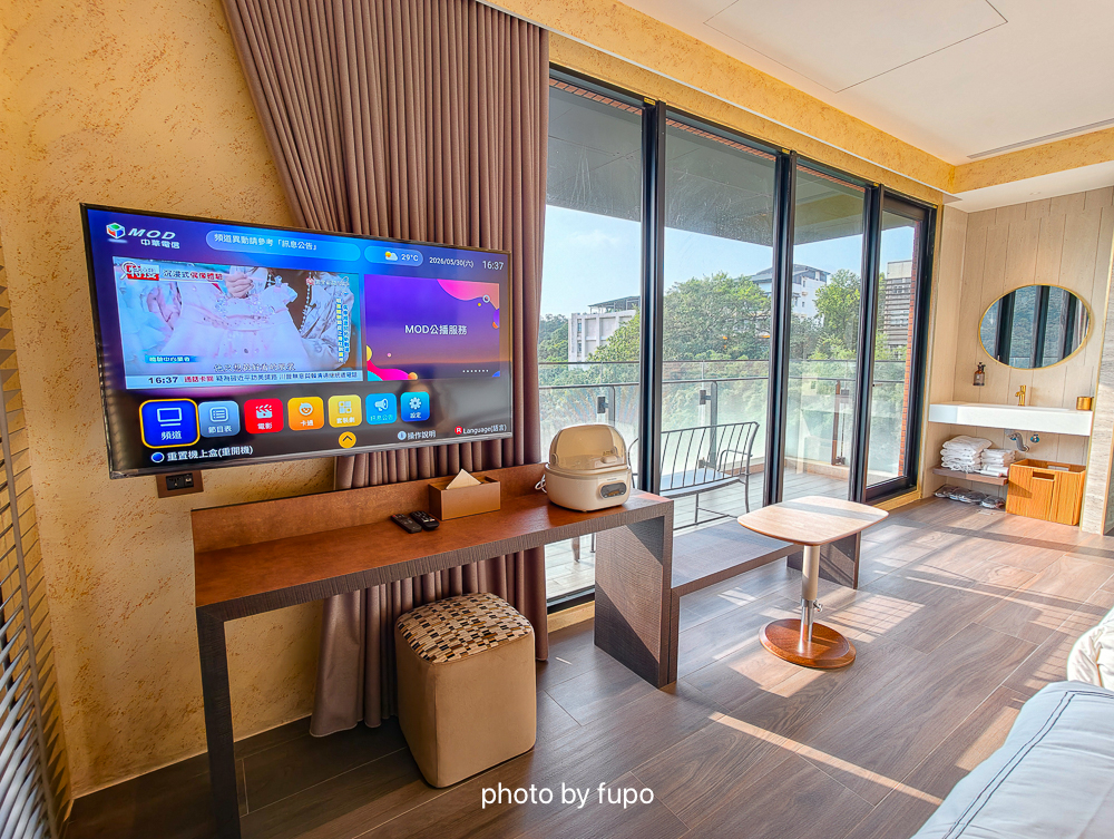 瑞芳住宿推薦2026｜芳印鐵旅Fun inn，最新鐵道主題飯店，房內看火車，走路就到瑞芳火車站，近九份金瓜石猴硐