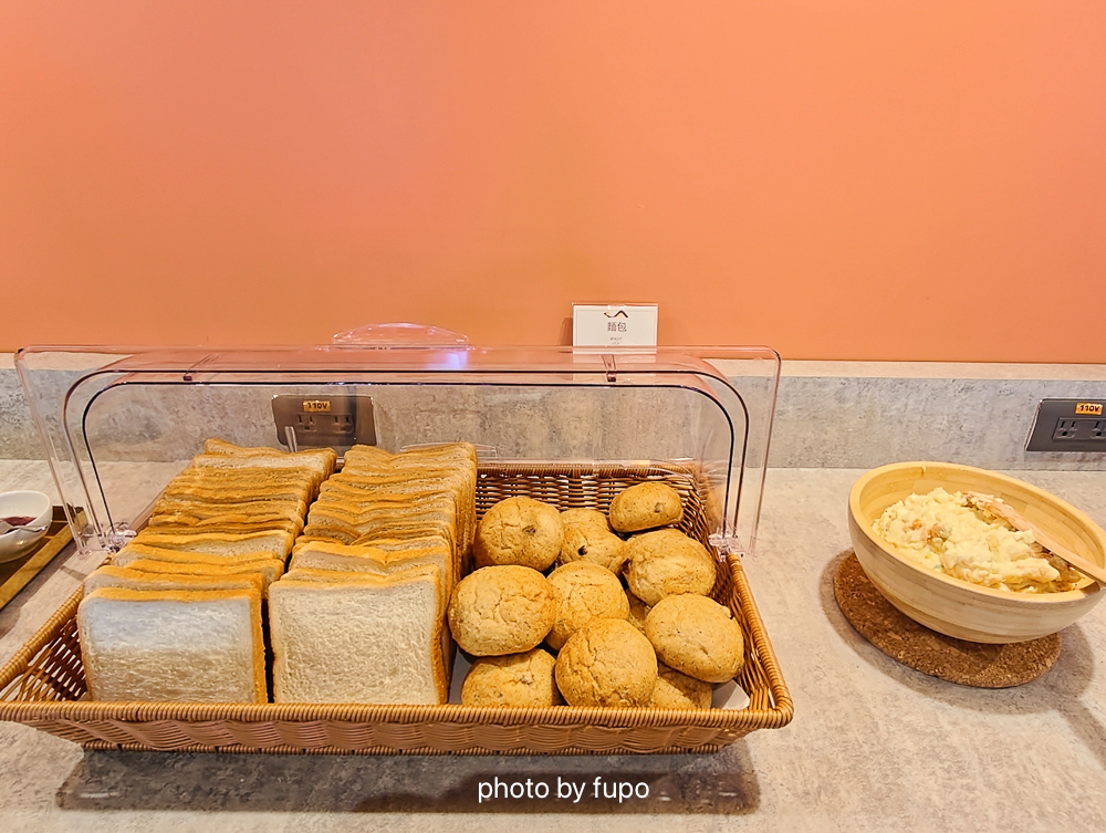 瑞芳住宿推薦2026｜芳印鐵旅Fun inn，最新鐵道主題飯店，房內看火車，走路就到瑞芳火車站，近九份金瓜石猴硐