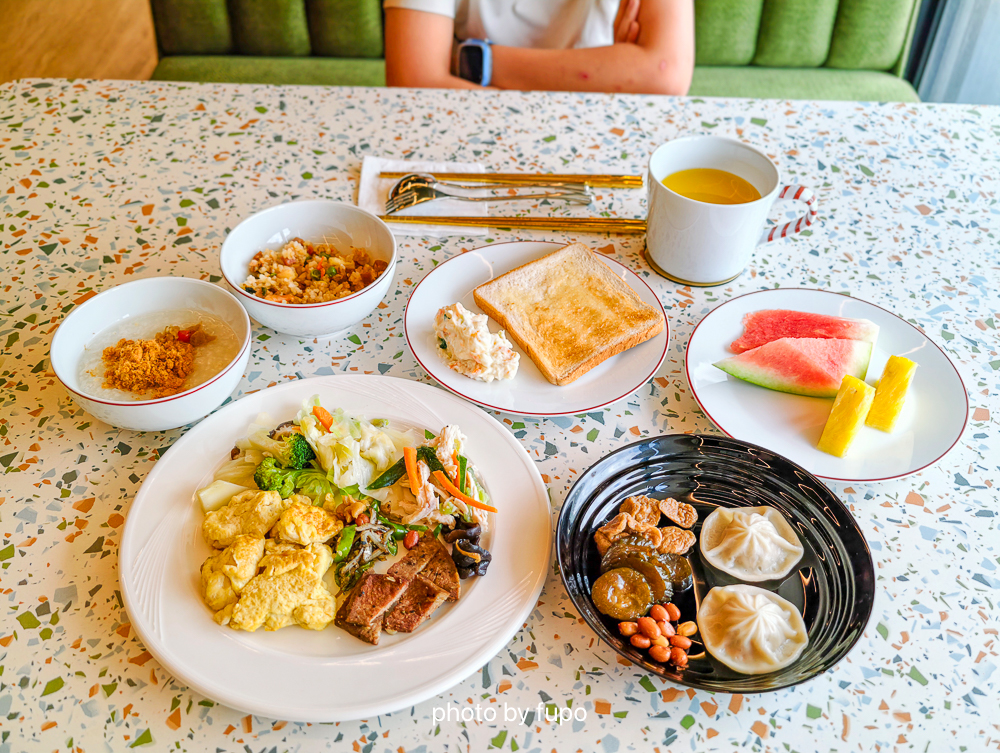 瑞芳住宿推薦2026｜芳印鐵旅Fun inn，最新鐵道主題飯店，房內看火車，走路就到瑞芳火車站，近九份金瓜石猴硐