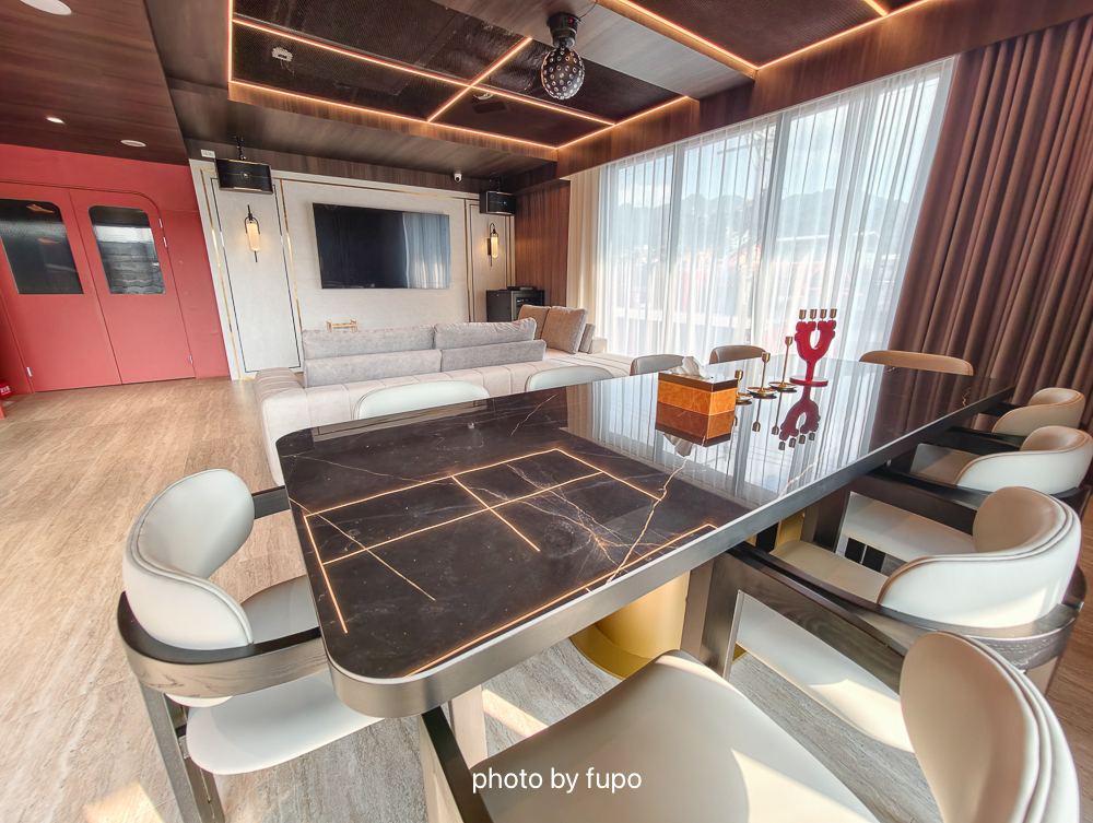 瑞芳住宿推薦2026｜芳印鐵旅Fun inn，最新鐵道主題飯店，房內看火車，走路就到瑞芳火車站，近九份金瓜石猴硐