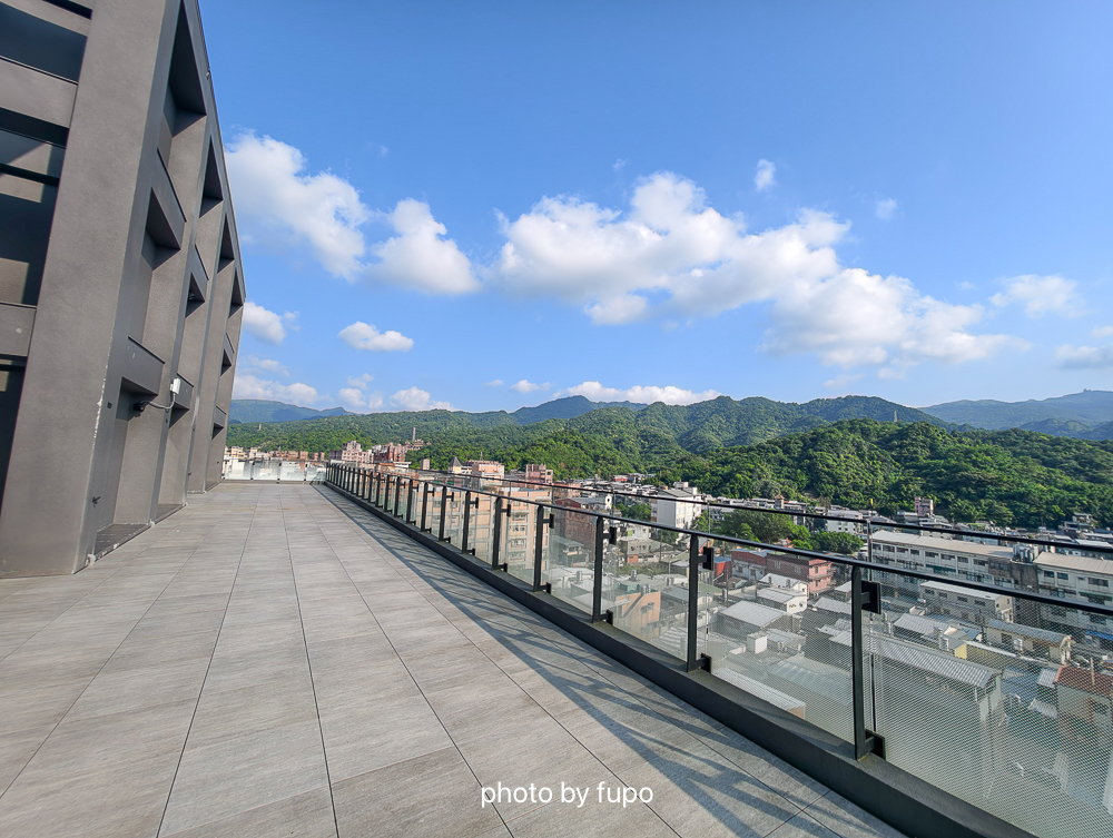 瑞芳住宿推薦2026｜芳印鐵旅Fun inn，最新鐵道主題飯店，房內看火車，走路就到瑞芳火車站，近九份金瓜石猴硐