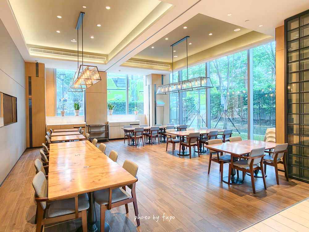 新莊住宿推薦｜新莊凱悅嘉軒酒店親子住宿開箱！戶外泳池、最新親子互動區、自助洗衣間、免費宏匯廣場接駁車