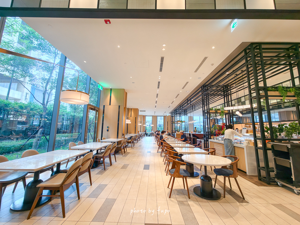 新莊住宿推薦｜新莊凱悅嘉軒酒店親子住宿開箱！戶外泳池、最新親子互動區、自助洗衣間、免費宏匯廣場接駁車