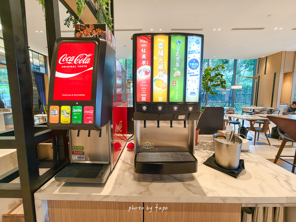 新莊住宿推薦｜新莊凱悅嘉軒酒店親子住宿開箱！戶外泳池、最新親子互動區、自助洗衣間、免費宏匯廣場接駁車